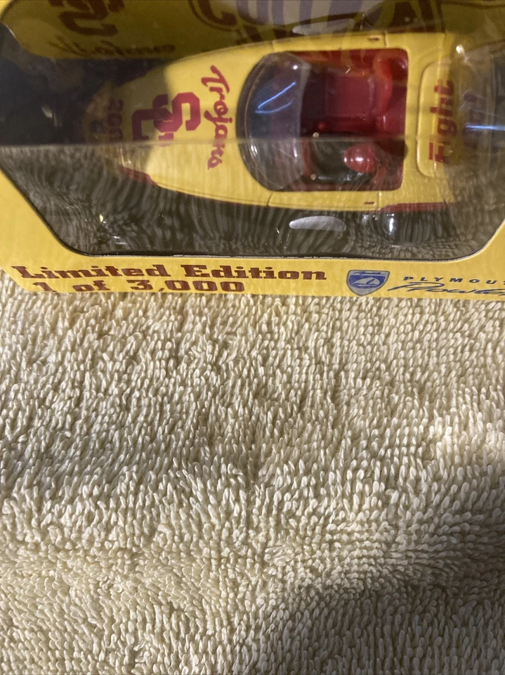 Trojans Plymouth Prowler 2000 USC/Rosa Blanca Coleccionables. Foto 2 de 4