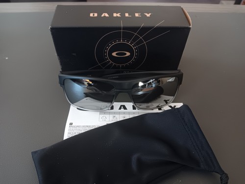 Oakley Twoface OO9189-30 Sunglasses Matte Black on Silver Chrome Iridium w/Pouch - Picture 3 of 11