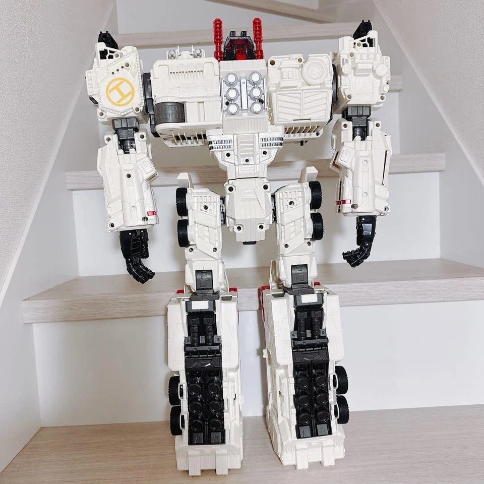 Takara Tomy Transformers Generations TG-23 Metroplex Ligth & Sound Figure W/Box - Image 2 of 4