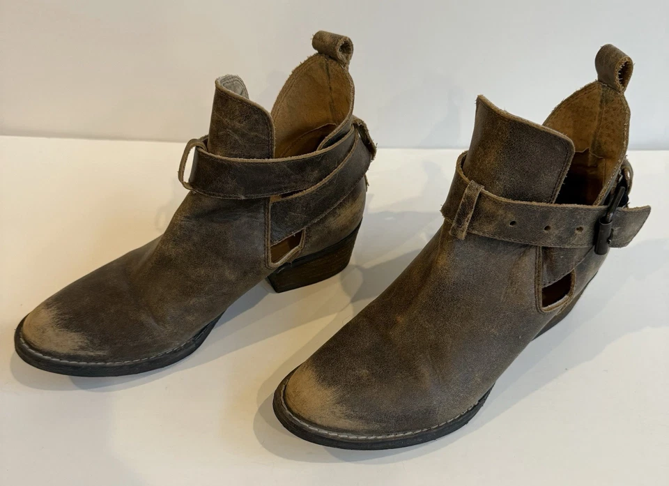 Very Volatile Los Angeles Women’s 8 Leather Ankle Bootie Brown Buckle Slip On - Image 4 of 4