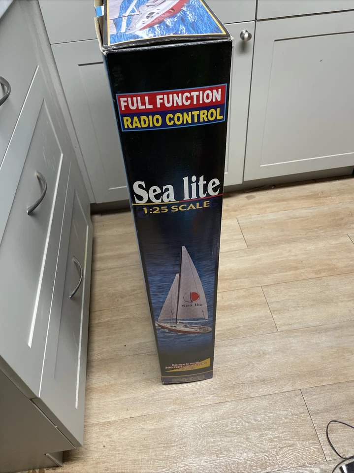 Sea Lite RC Radio Control Yacht Sailboat Boat 1/25 Scale BRAND NEW  - Image 3 of 4