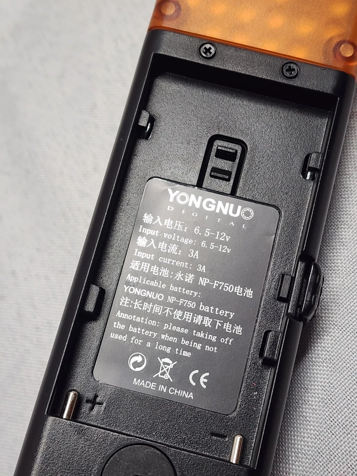 Luz de video LED RGB 3200 5500K con adaptador de CA sin batería Yongnuo YN360 -B02 Foto 4 de 4