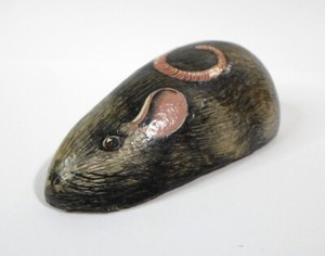 Vintage PAINTED ROCK / STONE - GRAY RAT with LONG TAIL Hand Painted Realistic