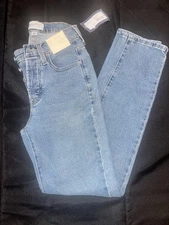 Universal Thread Jeans Womens 0 Regular Light Wash Mid-Rise 80s Slim Button Fly