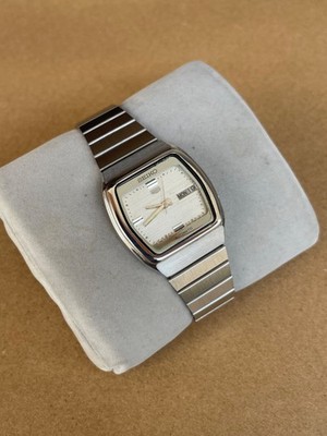 Seiko 5 7009-5450 Vintage Automatic Day-Date Japan Men's Watch.