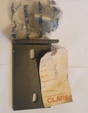 Genuine bracket for Vauxhall Bedford GM part number 91035693   FREE UK SHIPPING