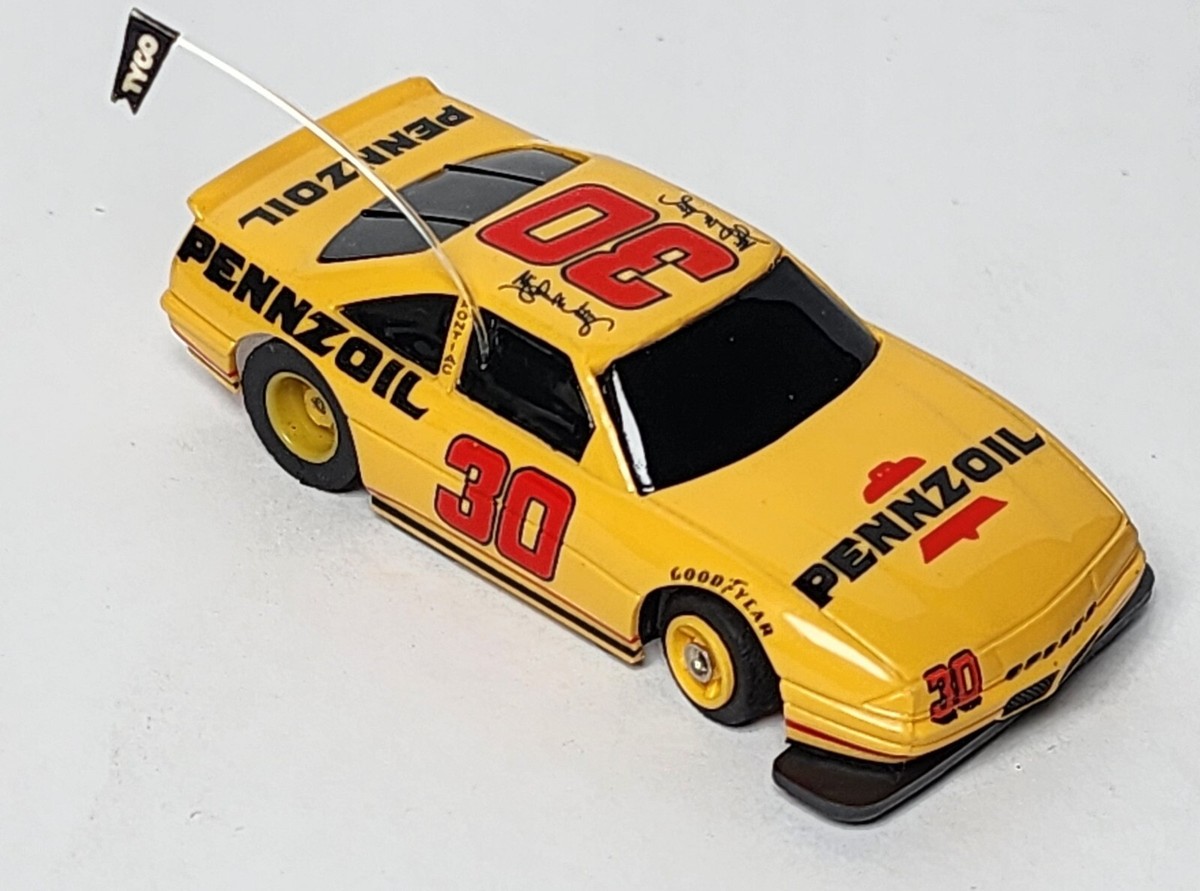 Vintage Tyco TCR High Bank Pennzoil #30 Yellow HO Scale Slot Car