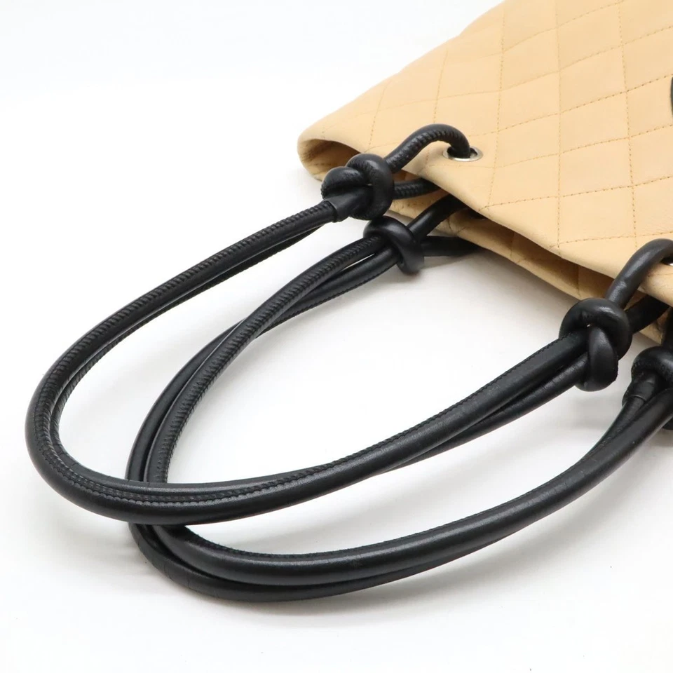 Bolsa de ombro CHANEL Cambon Line média A25167 couro de bezerro macio bege preto - Imagem 4 de 4