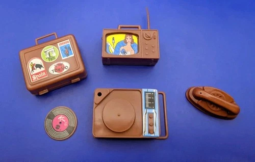 Vintage 1971 Busy Barbie Holdin’ Hands Accessories Lot TV Record Player Suitcase