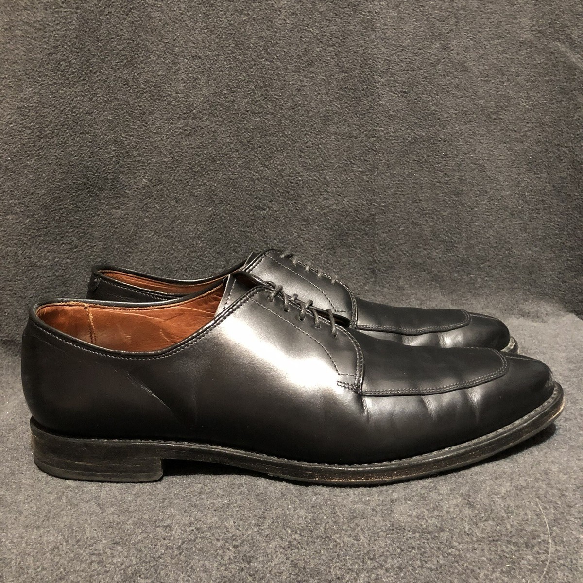 Allen Edmonds Delray, size 11A. Previously worn but in great condition. Allen Edmonds Delray Men main image 4