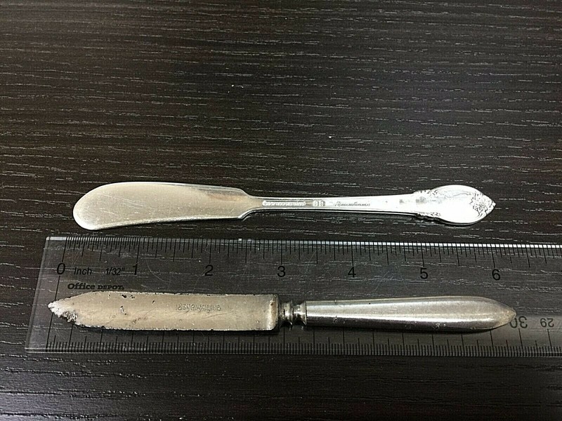 Lot of 2 1835 R. Wallace 847 Rogers Bros Remembrance Silverplate Knives