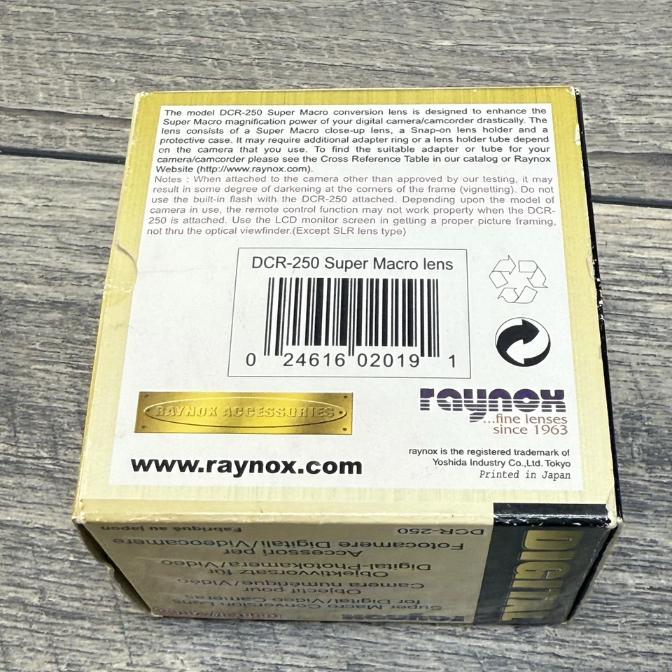 Raynox DCR-250 2.5x Super Macro Snap-On Lens Universal 52mm-67mm Fitment - Image 2 of 4