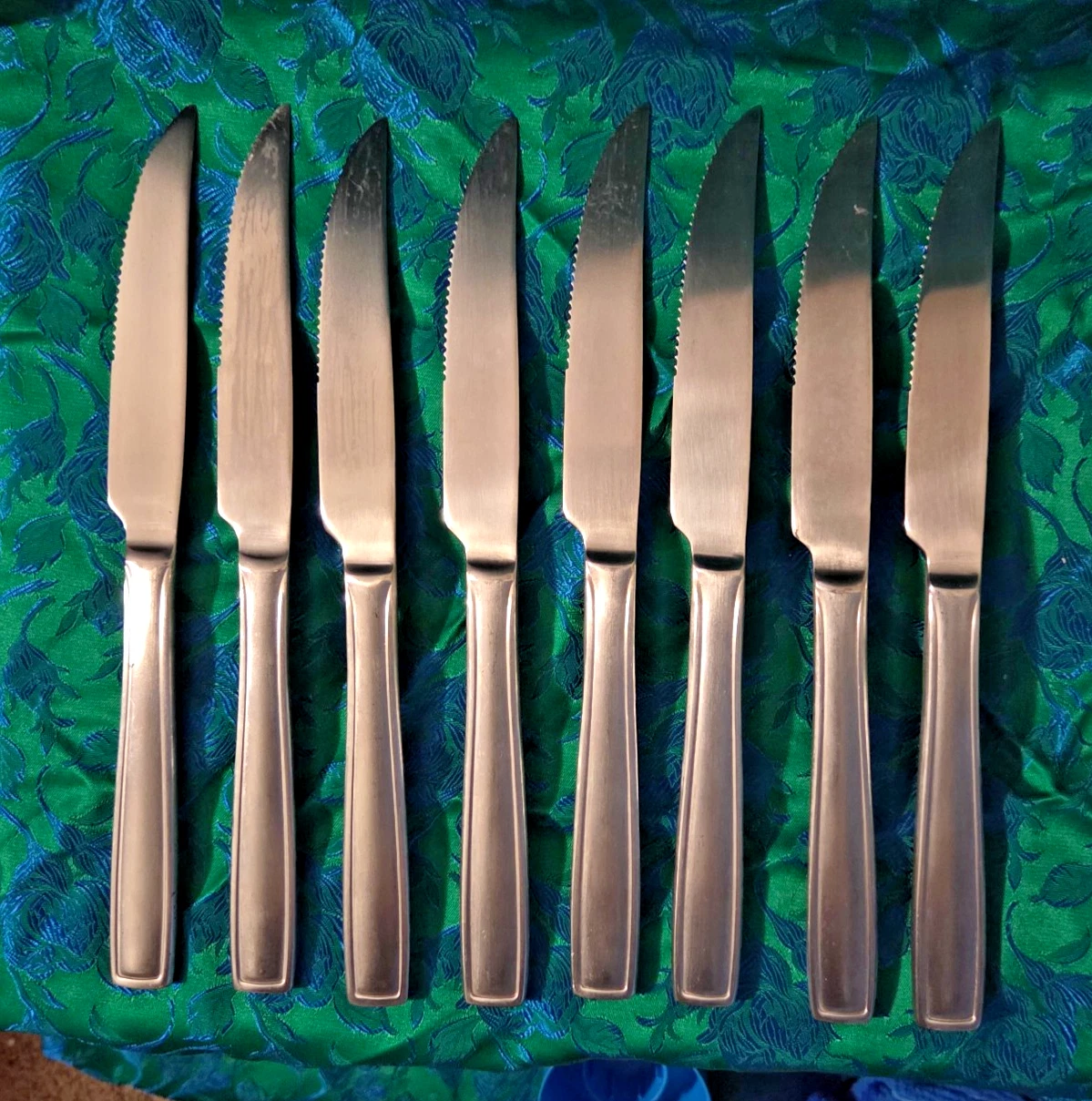 Hampton Tomodashi Cecilia Satin Stainless 8 Serrated Steak Knives
Opens in a new window or tab