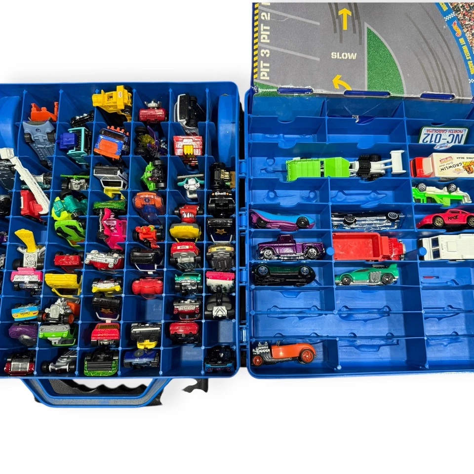 Hot Wheels Diecast Lote 74 Coches + Estuche de Almacenamiento de 100 Coches - Modelos Mixtos Foto 4 de 4
