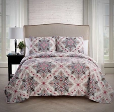 VCNY Home - Red Wyndham Quilt Set. Size- King . New 