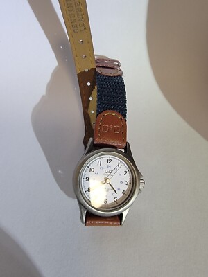 Ladies/Child Q&Q Leather/Cloth Band White Dial Quartz Watch Needs Battery