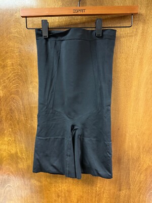 Women NWOT ''SPANX'' black mid-thigh body shaper. Size Small