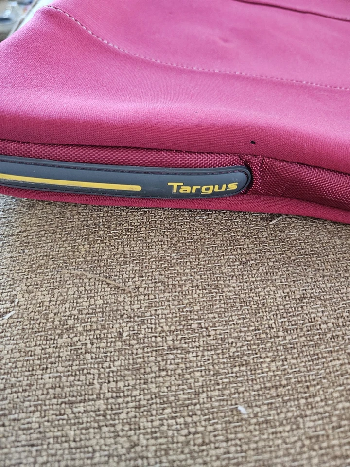 Targus 15.6" Red Maroon Neoprene Zipper Closure Computer Sleeve Carry Case - Image 3 of 4