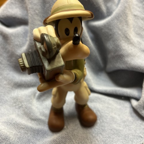 Vintage Goofy safari Photographer Walt Disney Figurine