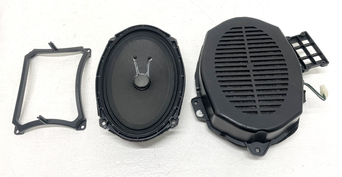 99-05 BMW E46 330xi Rear Left Top HiFi Subwoofer 65136920997