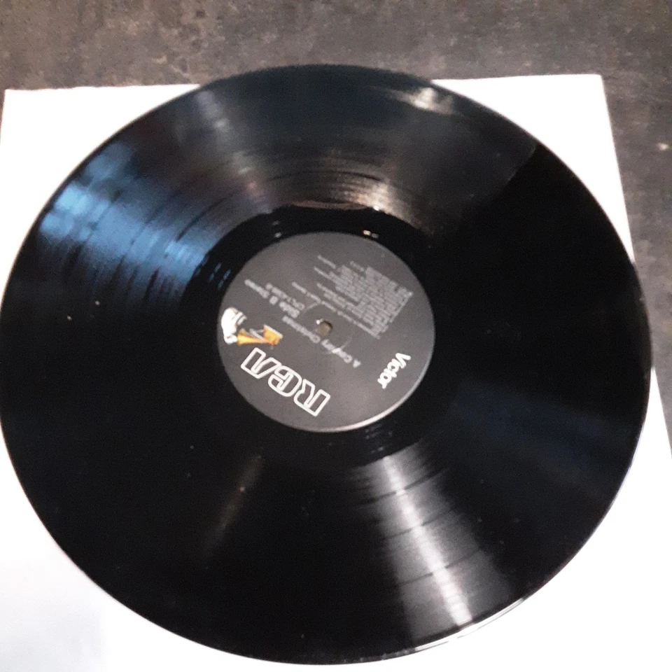 A Country Christmas Vinyl LP RCA AVL1-4812 Willie Nelson, Alabama, 1982,  - Image 4 of 4