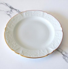 Limoges Lafarge. Plat creux rond en porcelaine modèle rocaille
