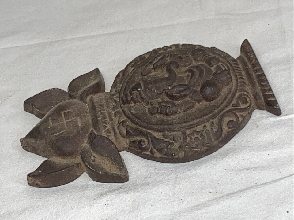 古董雕塑 God Ganesha 压花雕刻重铁板 19 世纪 — 第 3/4 张图片