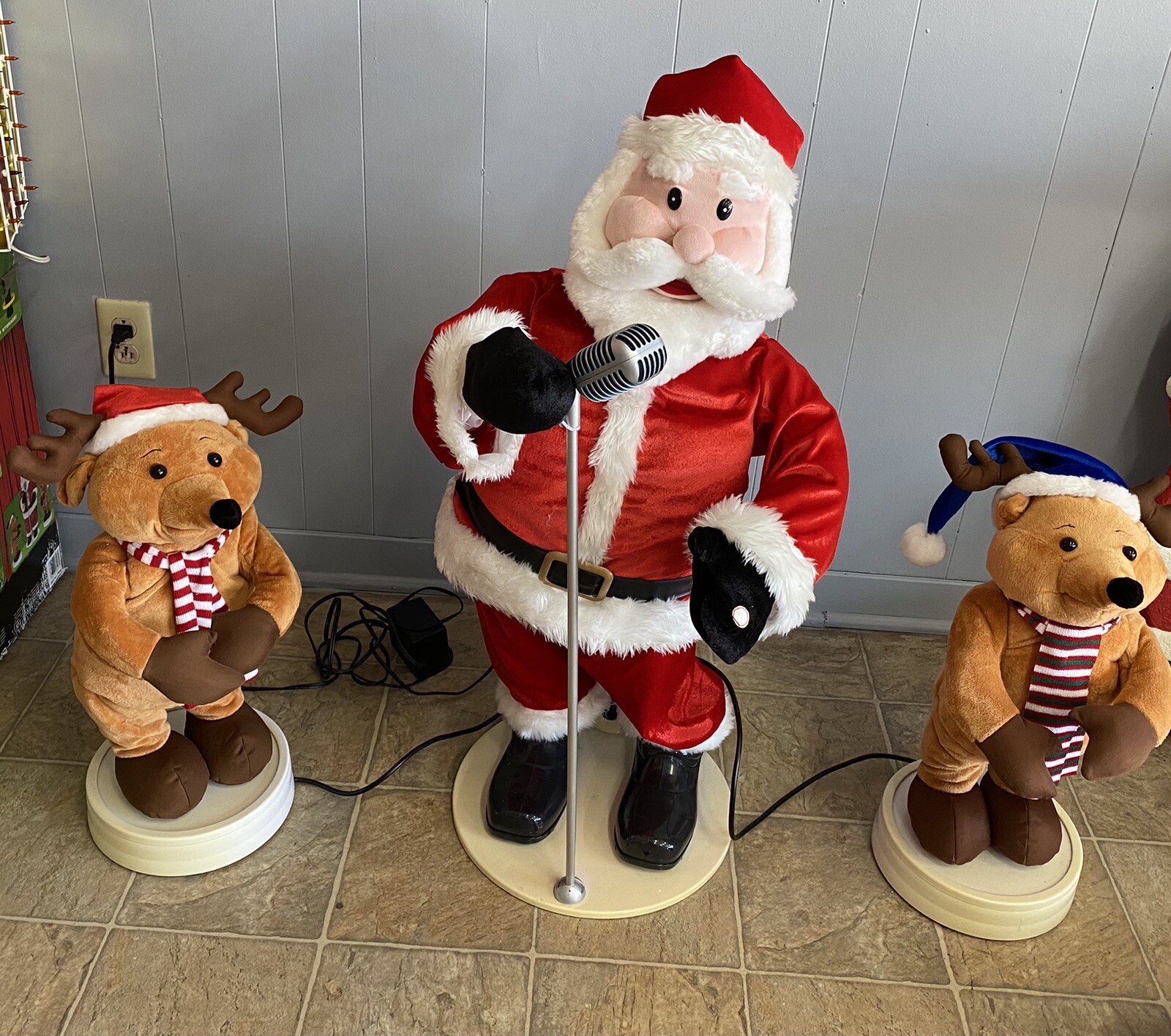 2006 GEMMY LIFE-LIKE ANIMATED SINGING SANTA AND REINDEERS COMPLETE SET