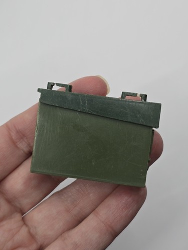 Vintage 1:6 Scale GI Joe Accessory Lot Canteen Helmet Ammo Box Radio *Imperfect* - Bild 9 von 12