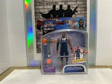 [DAMAGED BOX]MOOSE SPACEJAM: A NEW LEGACY - LEBRON JAMES W/ACME B-BALL BLOCKER