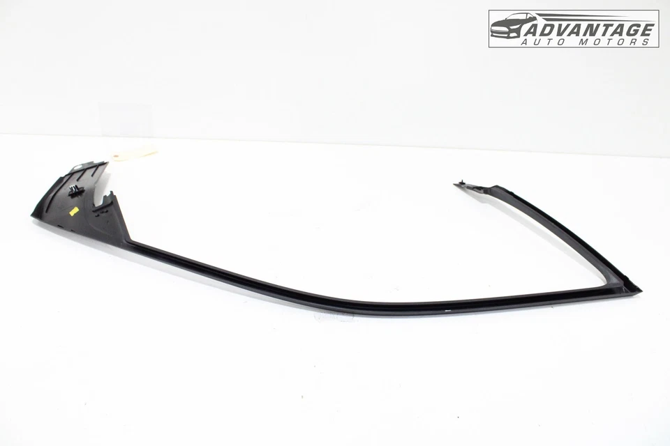 Chrysler 300 2012-2023 marco de ventana de puerta de pasajero delantero derecho moldura OEM Foto 3 de 4