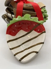 Boston Warehouse Strawberry Measuring Cups Set of 4 Ceramic Nesting Bowls New