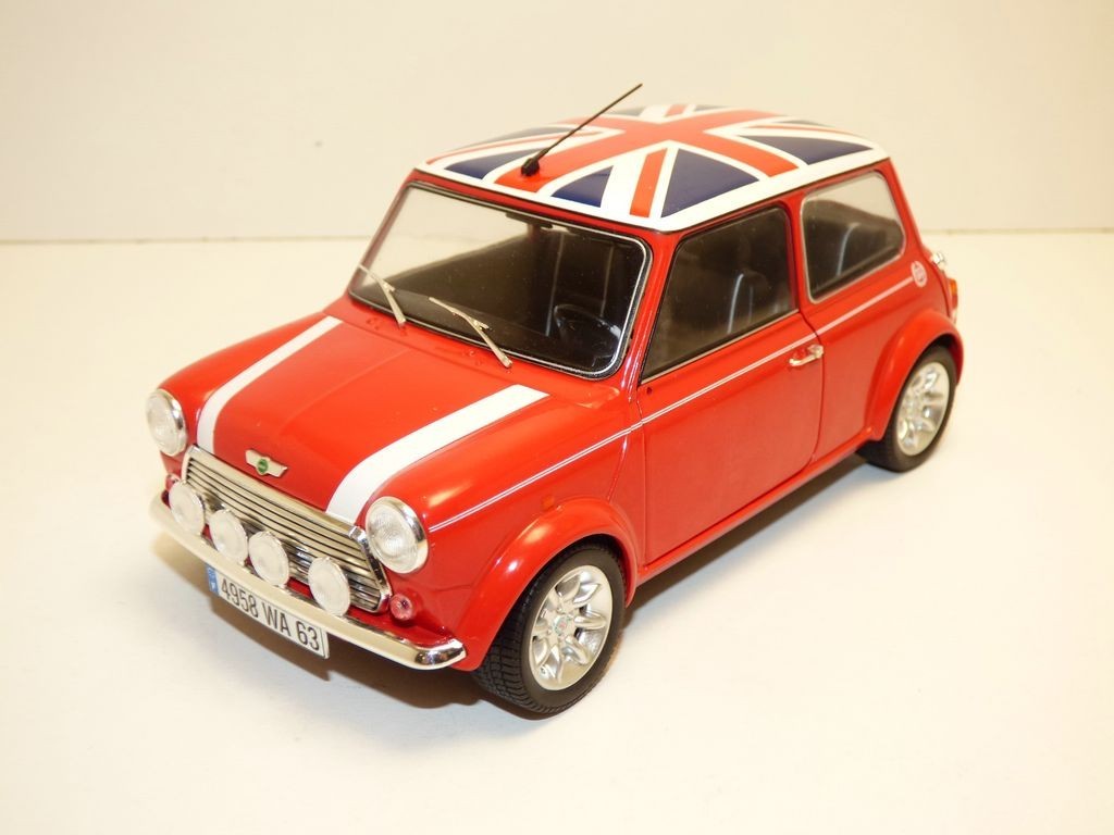 Mini Cooper 1300 Union Jack 1/18 souvenir vintage voiture miniature 1997