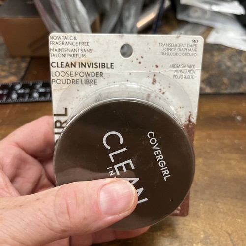 COVERGIRL Clean Invisible Loose Powder - Loose Powder, Setting Powder, Vegan - Picture 2 of 3
