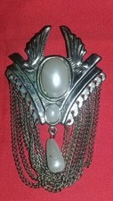 Statement Pin Broach Silver Tone Dangle Chain Imitation Pearl Vintage Style