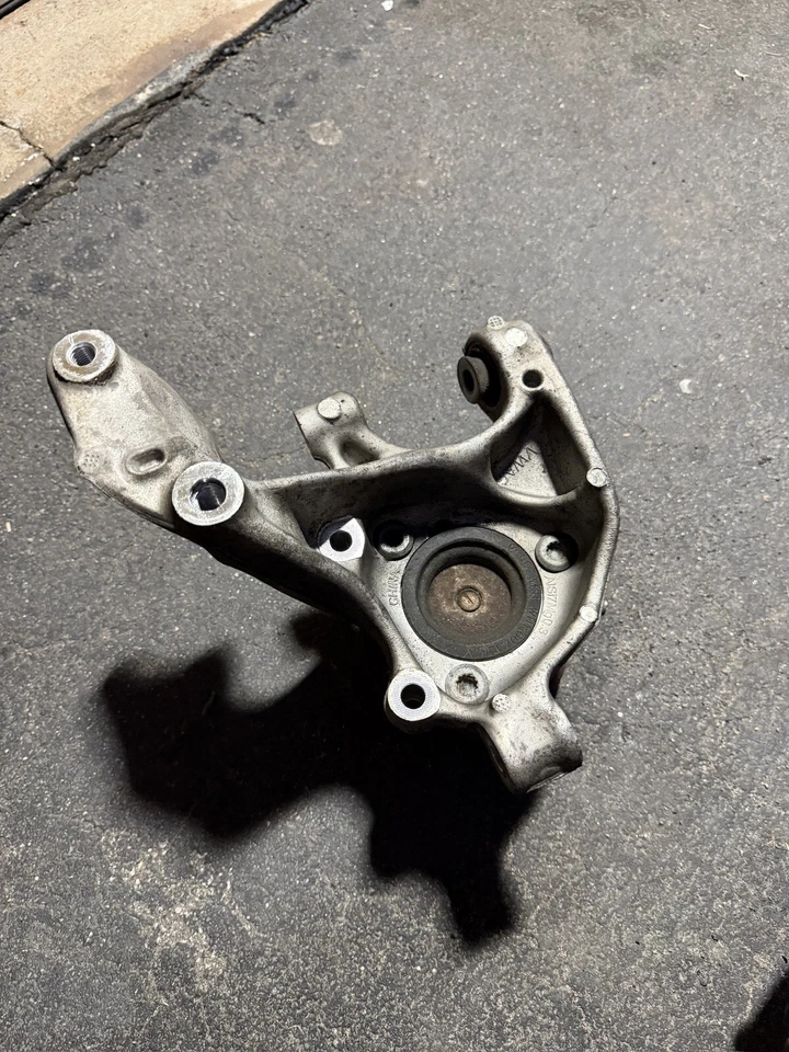 Volkswagen Tiguan 2018-2021 AWD OEM eje trasero izquierdo buje nudillo Foto 3 de 4