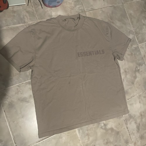 ESSENTIALS Fear of God T Shirt Mens Medium Beige Tan Spell Out  Cotton - Picture 10 of 10