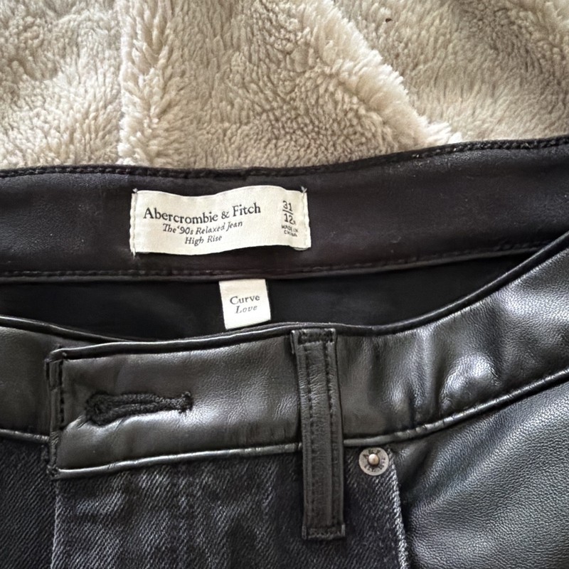 Abercrombie & Fitch Curve Love 90s High Rise Relaxed Straight Black Jeans