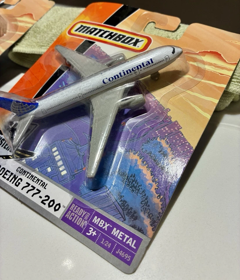 Matchbox Sky Busters, Continental Boeing 777 2000￼SEALED - Image 2 of 3