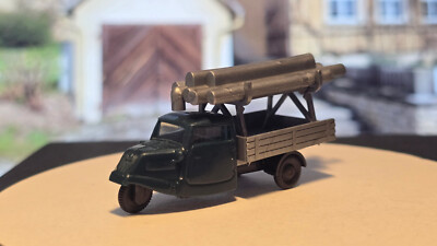 H0 - 1:87 - PRALINÈ - Tempo Hanseat Pritsche mit Rohrladung - dunkelgrün