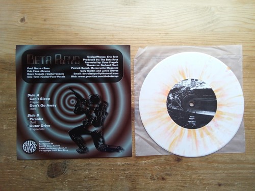 The Beta Rays Can't Sleep / Piranha Excellent 7" Single COLOURED Vinyl Record - Picture 2 of 2