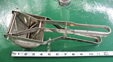 VINTAGE  POTATO VEGETABLE MASHER    PROFESSIONAL GRADE ALL METAL EASY CLEAN UP