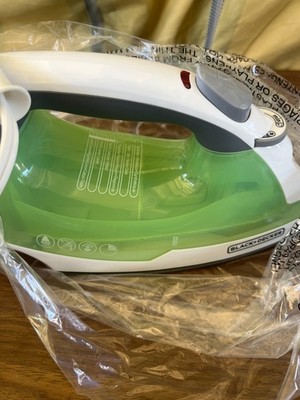Black + Decker Easy Steam Compact Iron Green Nonstick Soleplate New IR02V