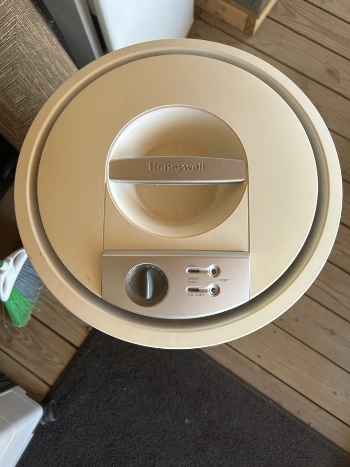 Slightly Used Honeywell True HEPA Air Purifier 50250, White - Image 2 of 4