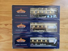 3 x Bachmann MK1 Pullman Coaches with Lights 39-280 39-310 39-320 OO Gauge Boxed