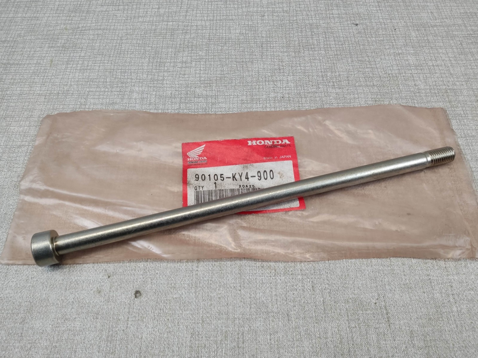 Axe de fixation moteur inférieur NSR 125 Honda 90105-KY4-900 10x230