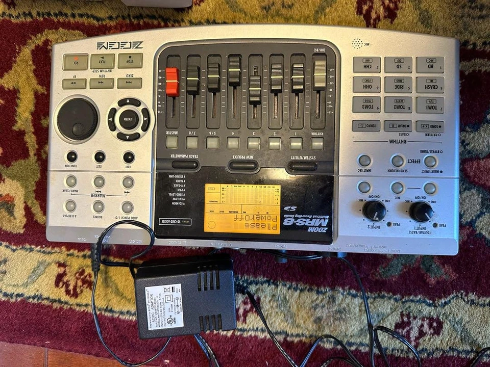 Zoom MRS-8 Multi-trak Recording Studio Recorder Portable Silver Good Condition - Image 2 of 3