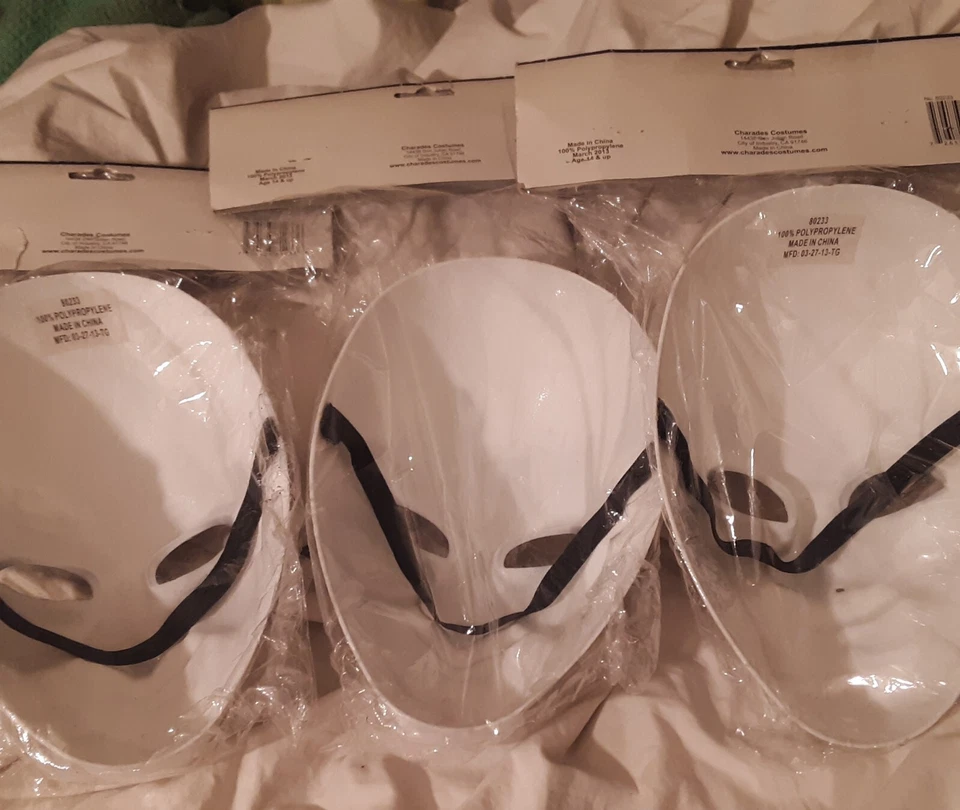 Máscaras de caveira 3 brancas Dia De Muertos design vermelho, preto - Imagem 2 de 4