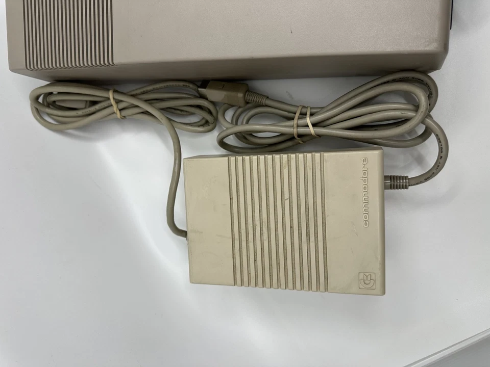 Vintage Commodore 64 Model 1541 Single Drive Floppy Disk - Untested POWERS ON - Image 3 of 4