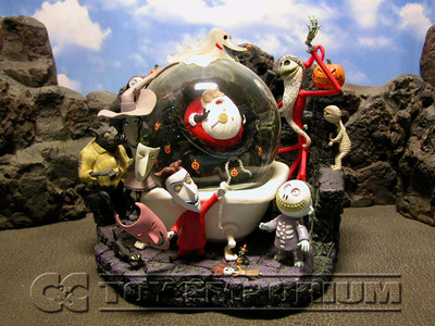 *** Nightmare Before Christmas RETIRED Jack Captures Santa Claus Snow Globe ***